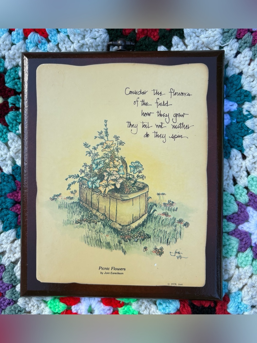 Vintage wall plaque with flowers
